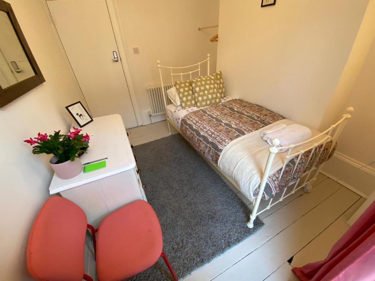 Camden Town Accomodation London Exterior foto